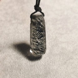 Quartz tourmaliné - pendentif piéce unique 1